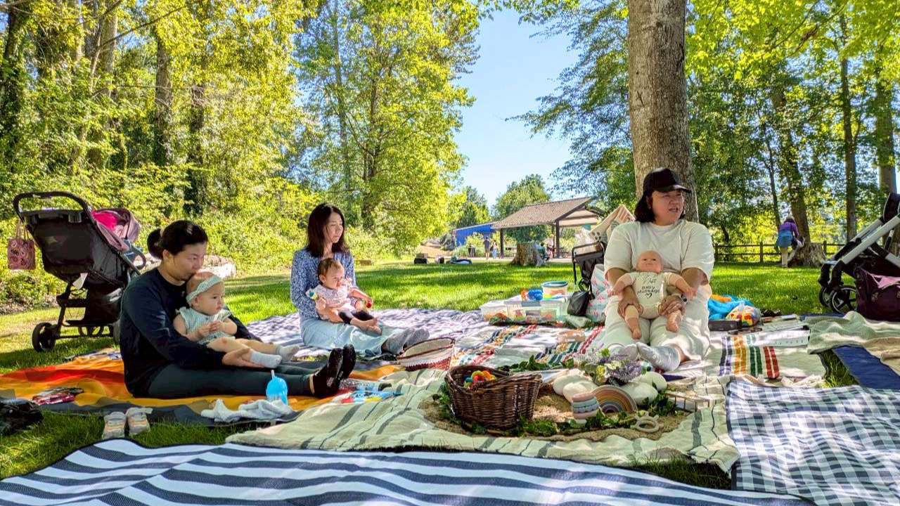 公園でのベビーマッサージ